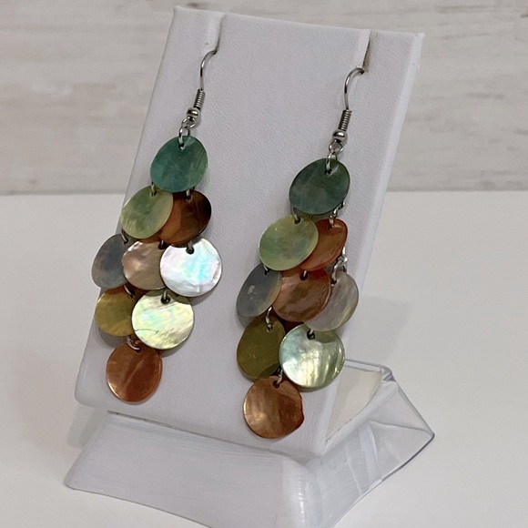 NEW Iridescent Shimmer Seashell Dangle Earrings - Picture 3 of 4